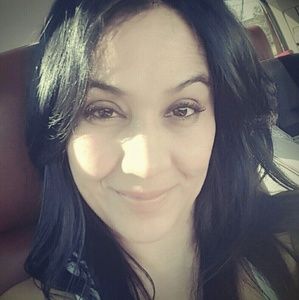 Meet your Posher, Leslie